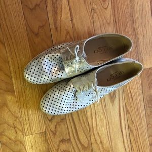 Vintage “Bowler” Shoes - gold/beige